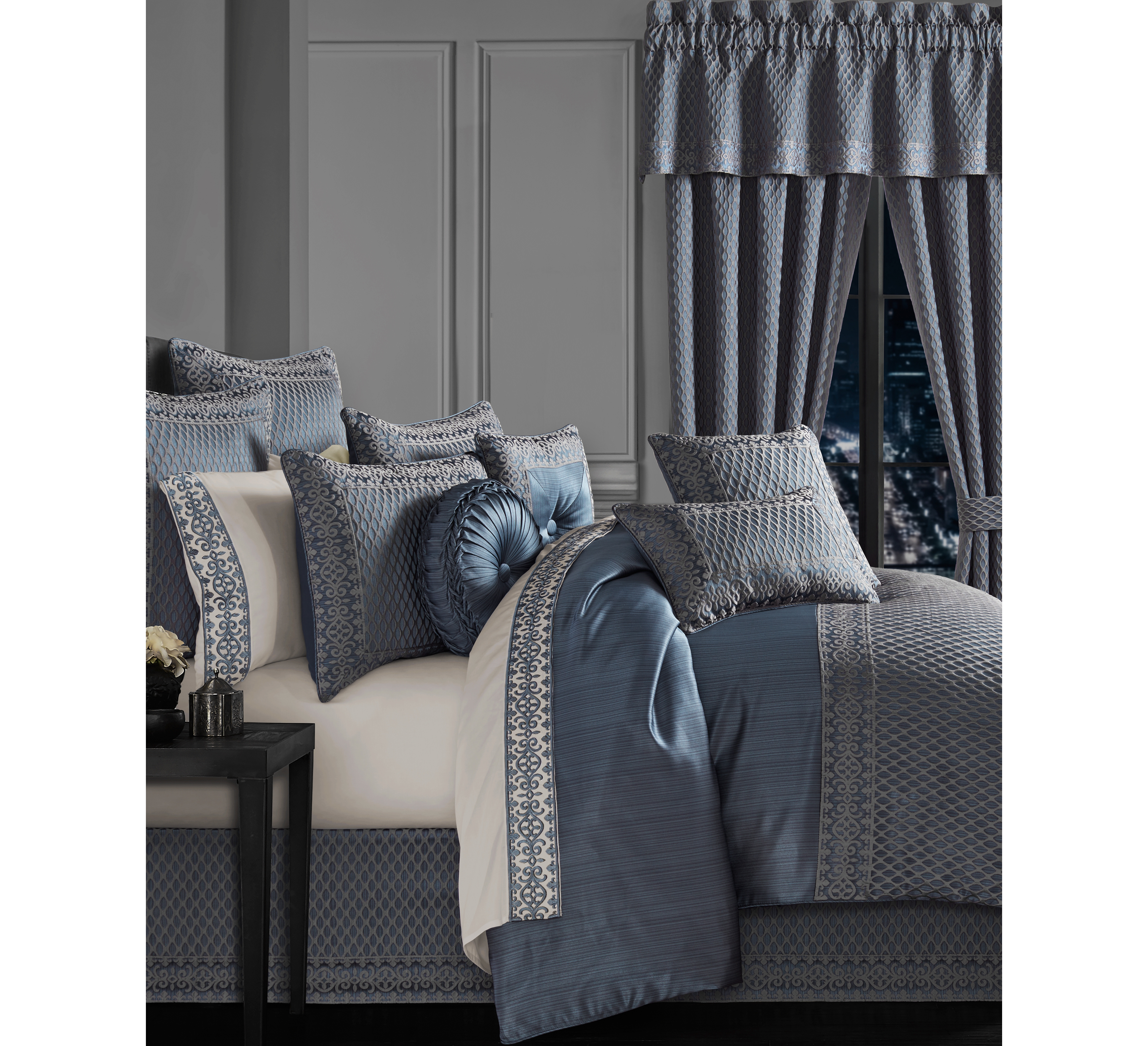Five Queens Court Leah 4 Piece Comforter Set, California King