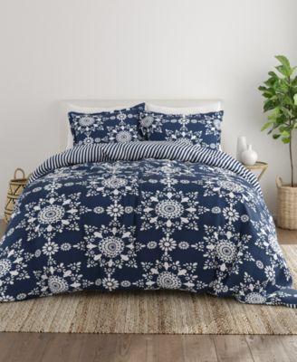 Ultra Soft Daisy Medallion Reversible 3- Pc. Comforter Set, Queen