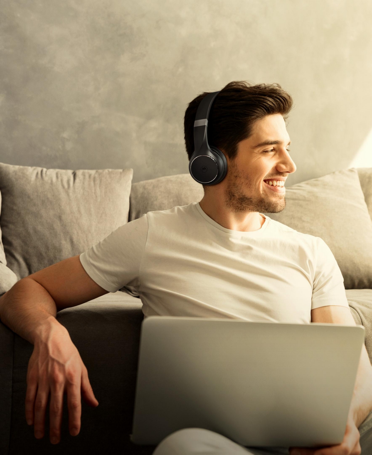 Motorola Moto XT220 Wireless Over Ear Headphones