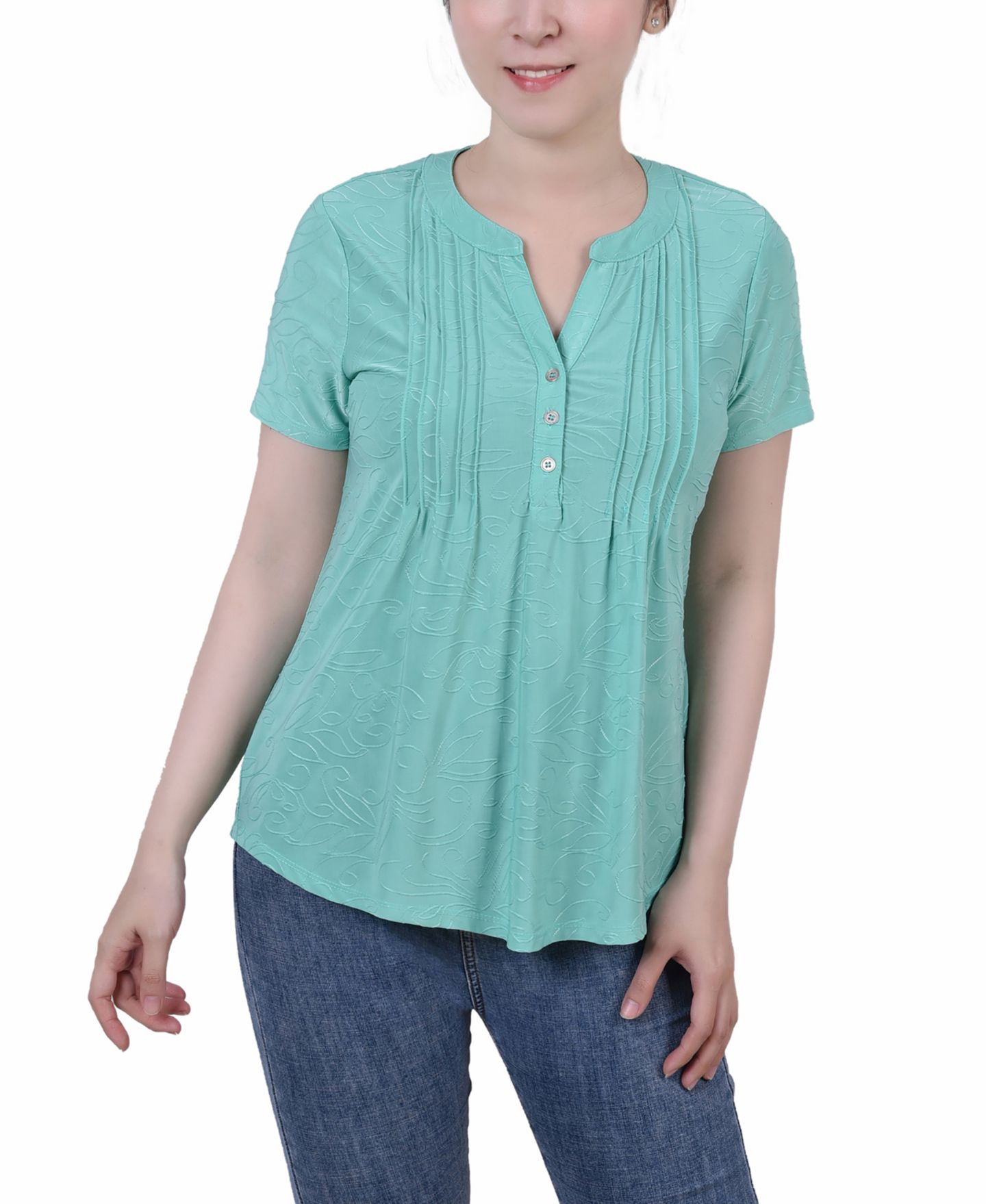 Женский топ NY Collection Petite Short Sleeve Y Neck Jacquard Knit, цвет: Bermuda — фото 1
