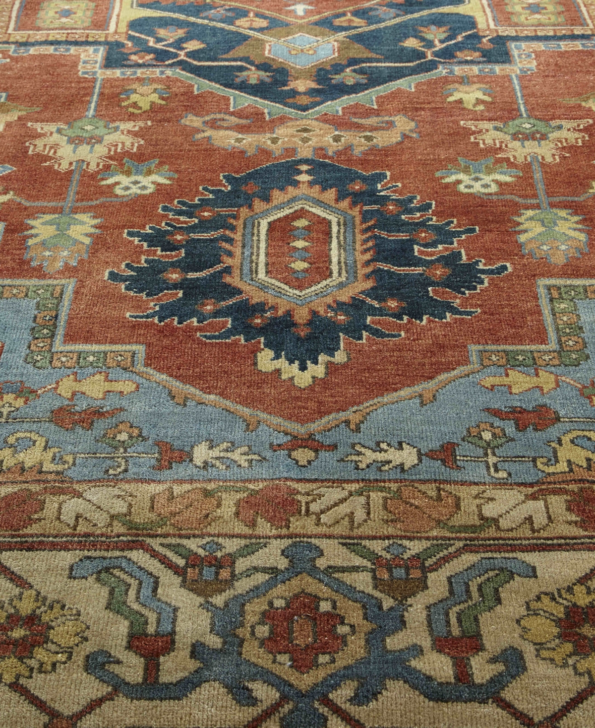 Exquisite Rugs Antique Weave Serapi ER9972 Area Rug - Ivory