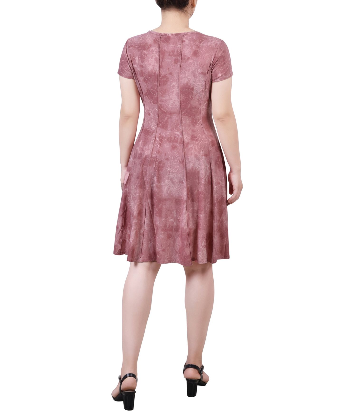 Женское платье NY Collection Short Sleeve Jacquard Knit Seamed, цвет: Розовато-лиловый тай-дай — фото 2