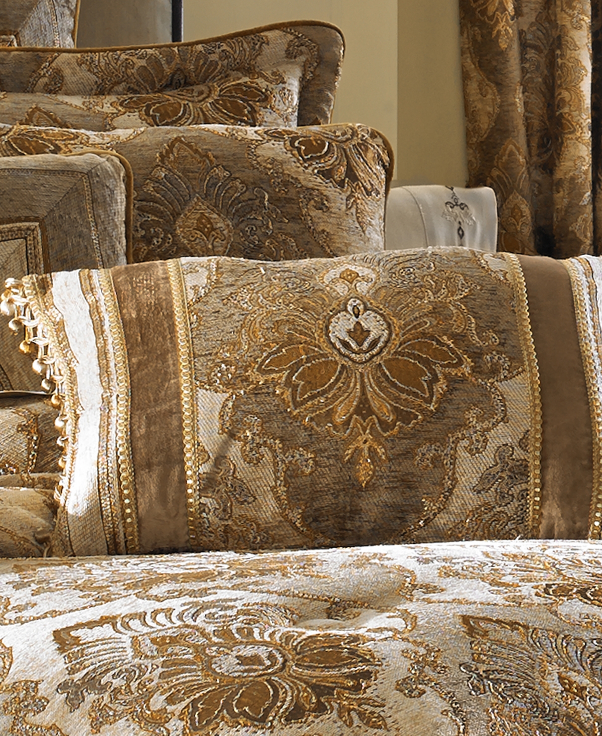J Queen New York Bradshaw Decorative Pillow, 21