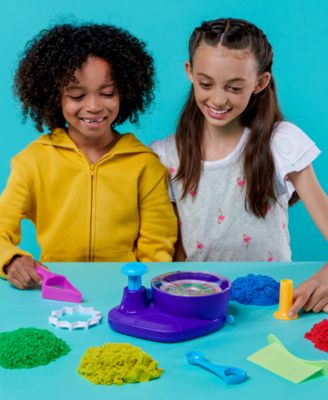 Spin Master Kinetic Sand - Swirl N' Surprise-speelset met 907 g rood