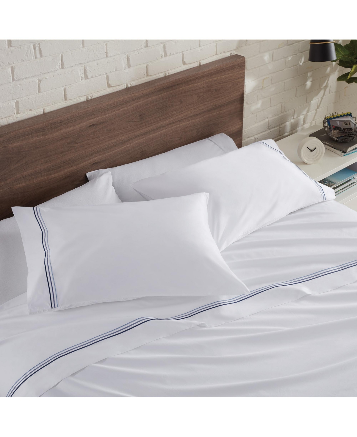 Aston and Arden Sateen Sheet Set, 1 Flat Sheet, 1 Fitted Sheet, 2 Pillowcases, 600 Thread Count, Sateen Cotton, Pristine White with Fine Baratta
