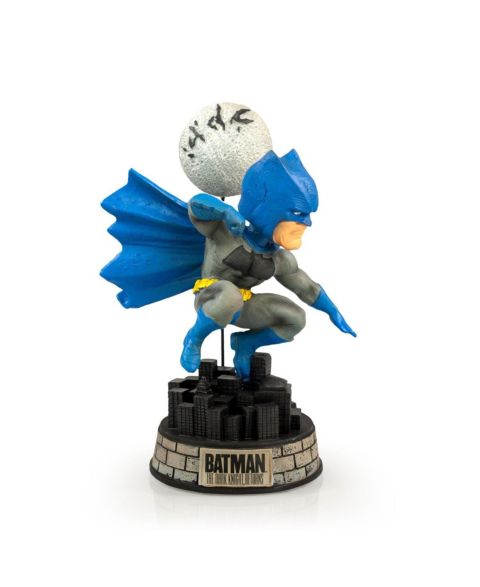 Детские фигурки Forever Collectibles Batman 8" Limited Edition Superhero-Pose Bobblehead, цвет: Assorted Pre-Pack