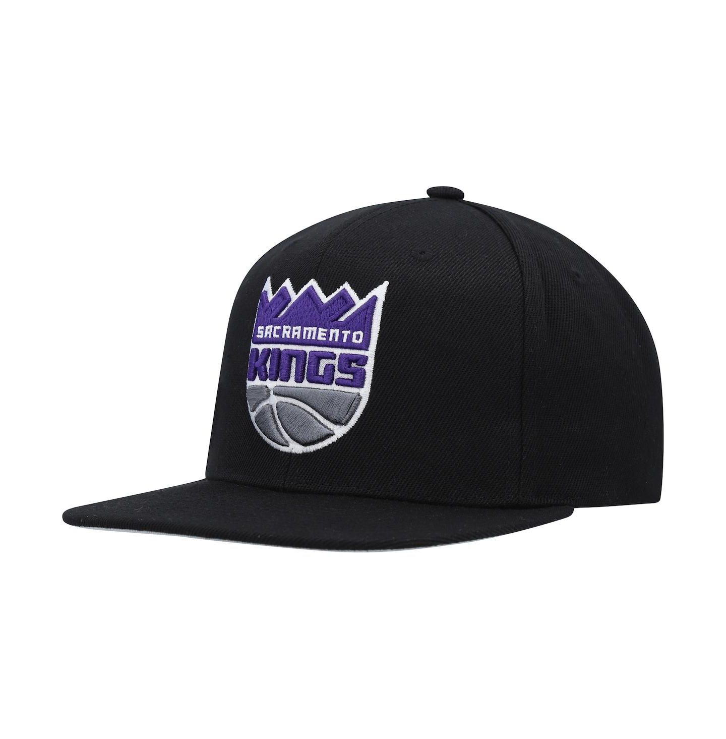 Мужская кепка Mitchell & Ness Black Sacramento Kings Side Core 2.0 Snapback Hat — фото 3