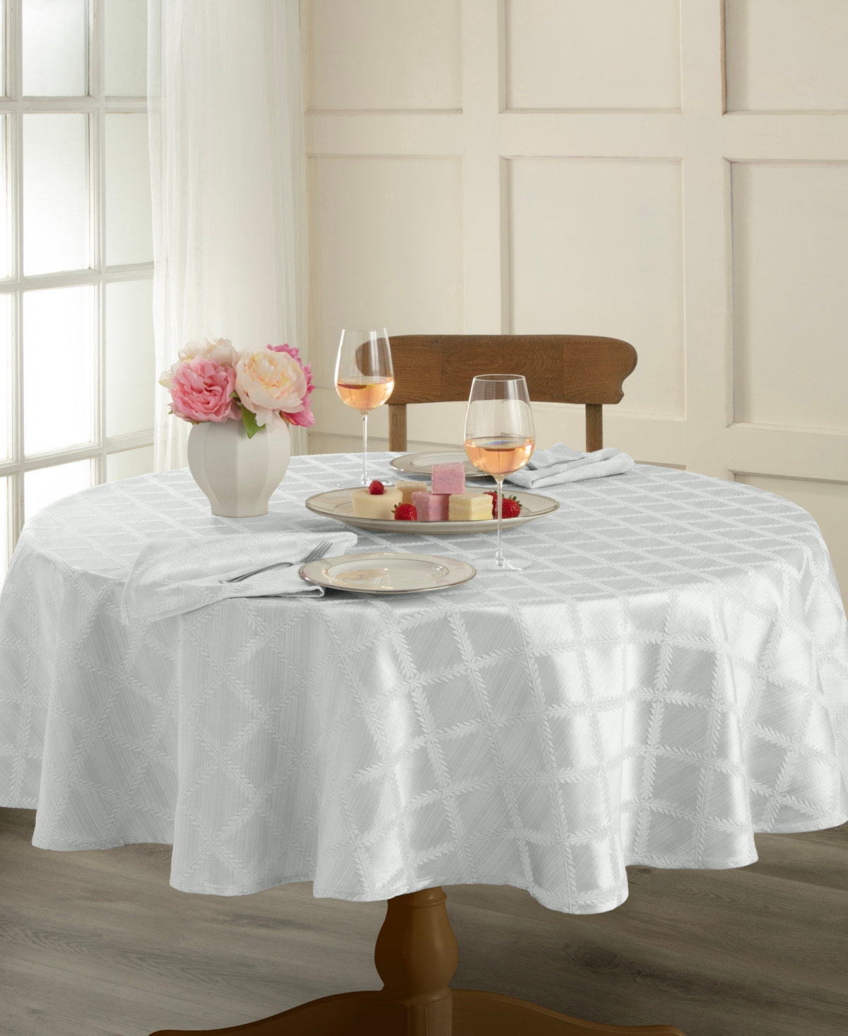 Lenox Laurel Leaf Round Tablecloth 90" X 90" In White