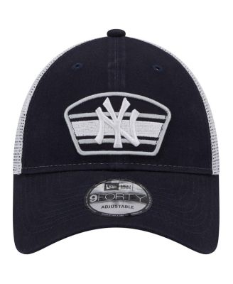 Men's Navy, White New York Yankees Logo Patch 9FORTY Trucker Snapback Hat