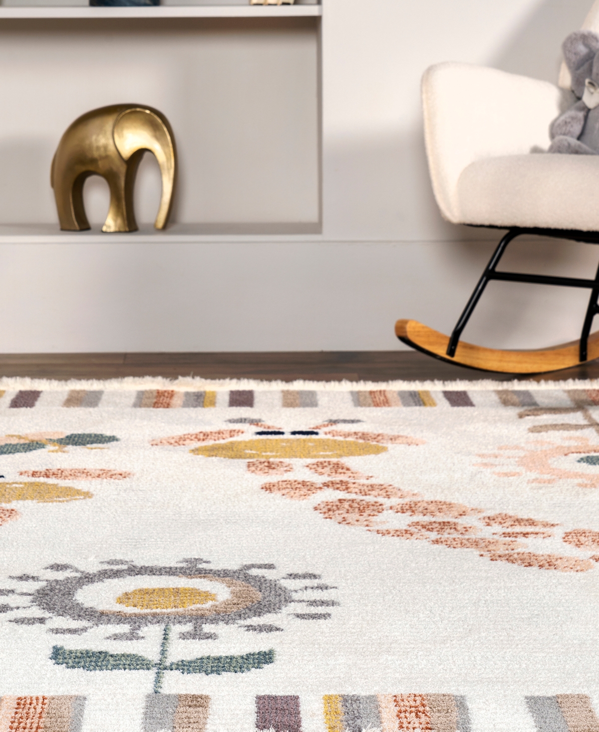 Nuloom Pearl Avianna Giraffe Kids Fringe 5' X 7'6" Area Rug In Beige