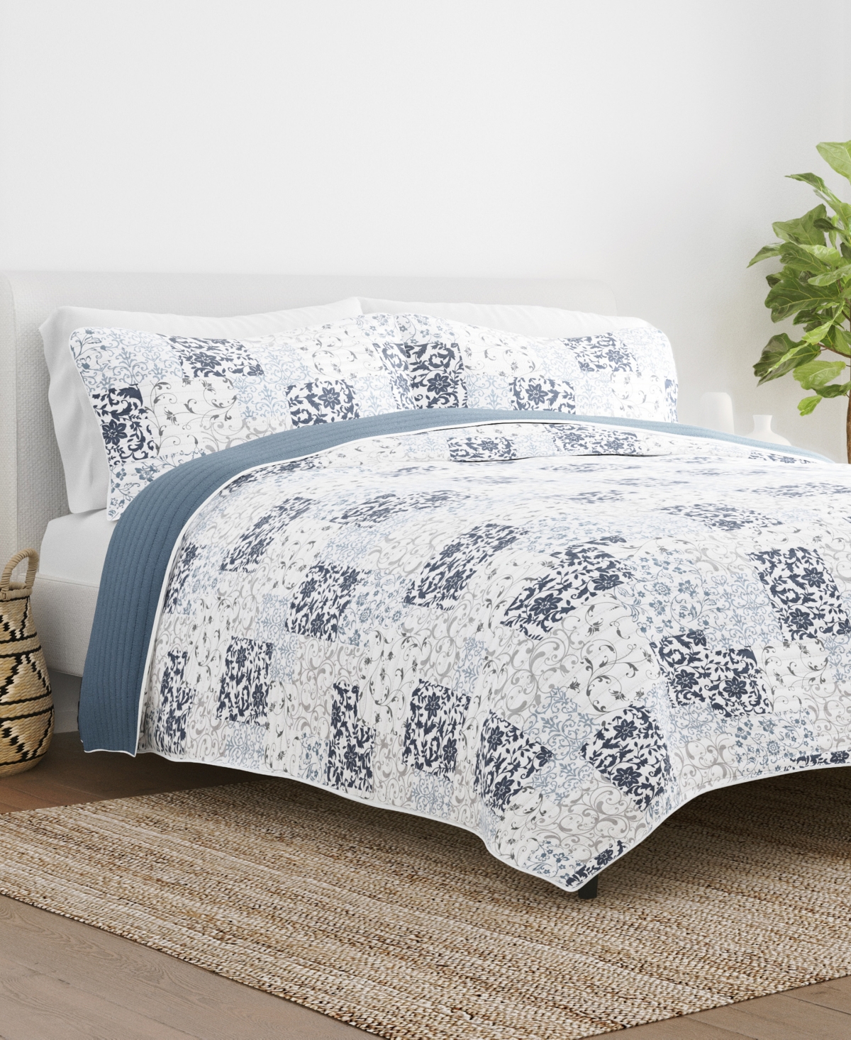 Ienjoy Home All Season 3 Piece Scrolled Patchwork Reversible Quilt Set, King/california King In Dusk Blue