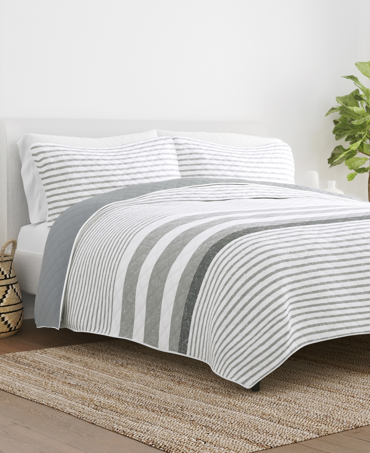 Ienjoy Home Sprouting Vines Stripe Reversible 2-pc. Quilt Set, Twin/twin Xl In Light Gray