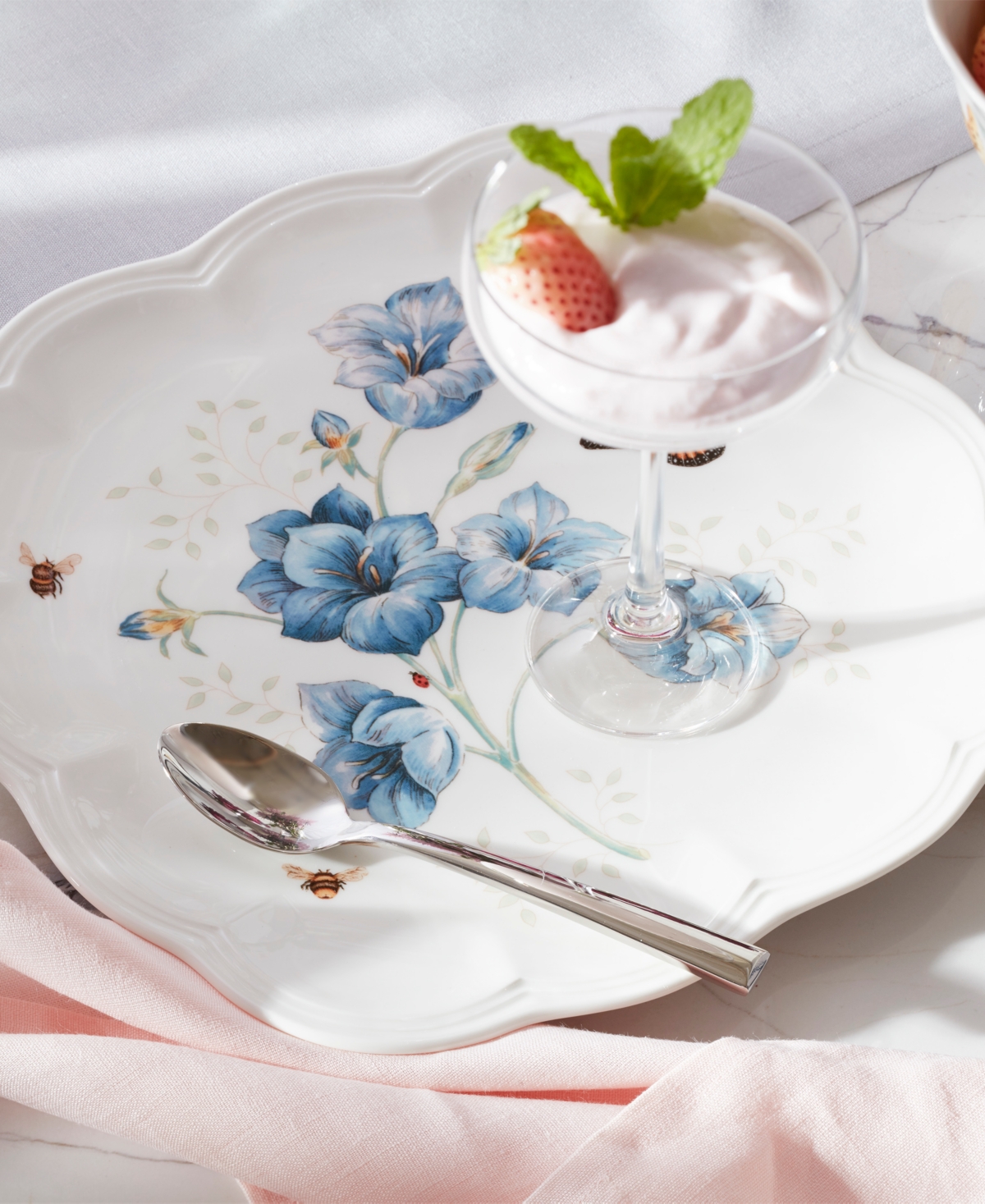 Lenox Butterfly Meadow Square 18 Pc. Dinnerware Set, Service for 6, Exclusively at Macy's - Multi and White