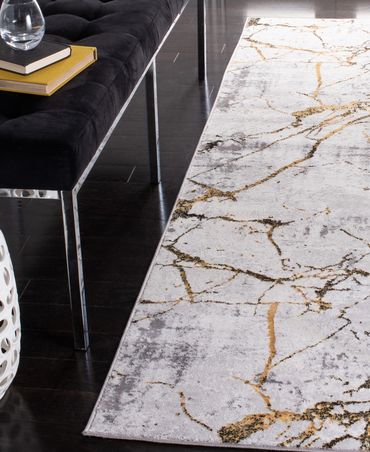 Safavieh Amelia ALA293 22' Area Rug - Gold