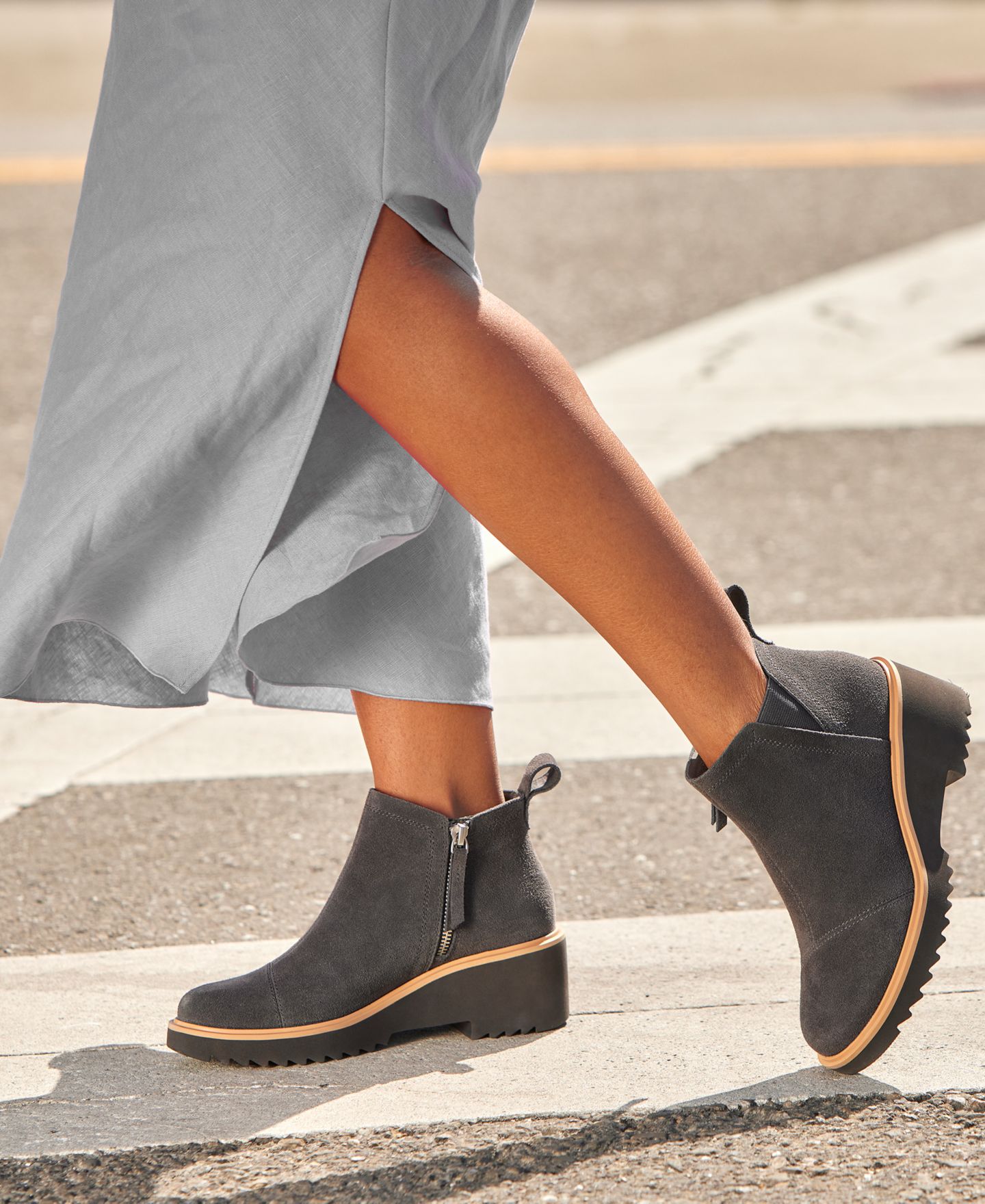 Женские ботинки TOMS Maude Wide Width Side Zip Booties, цвет: Железный замшевый — фото 6
