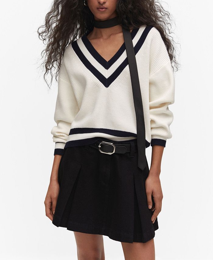 Cable-knit sweater with contrasting trim