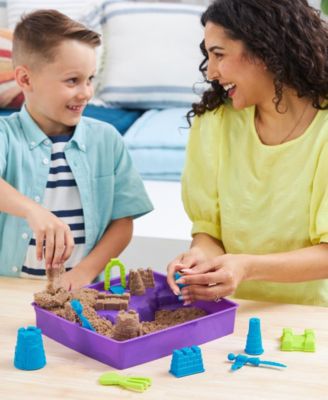 Kinetic Sand Deluxe Beach Castle Playset with 2.5Lbs of Beach Sand, includes Molds and Tools, Sensory Toys for Kids Ages 5 Plus