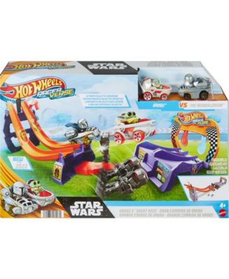 Racerverse, Star Wars Track Set with 2 Hot Wheels Racers Inspired By Star Wars - Grogu and The Mandolorian