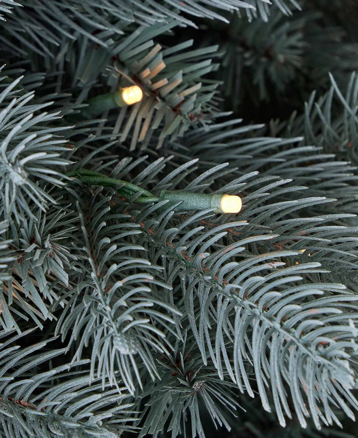 Seasonal Spruce Pre-Lit Pe Mixed Pvc Garland, 258 Tips, 50 Warm Led with Battery Operated