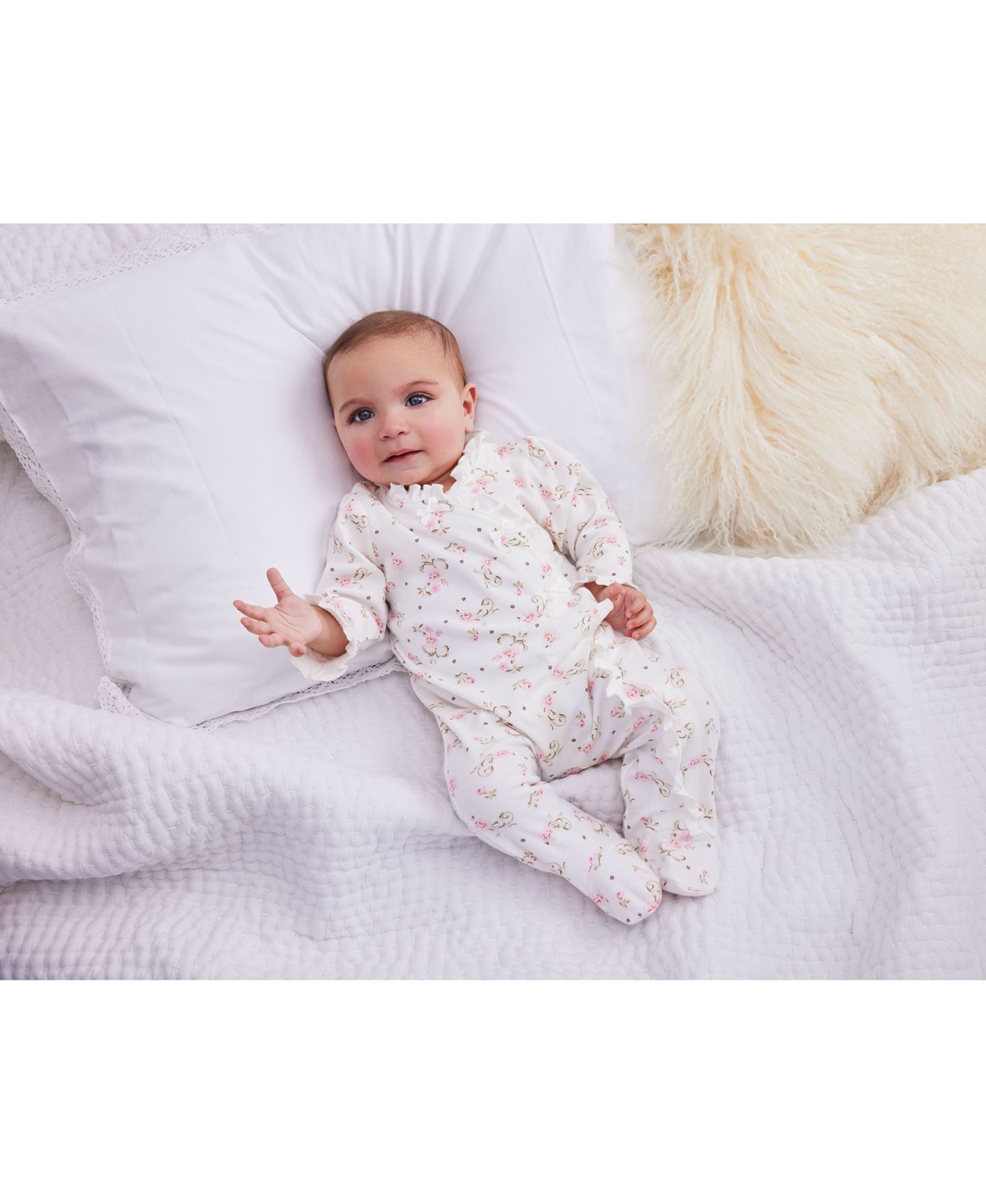 Комбинезоны Little Me Vintage Rose Coverall with Matching Hat, 2 Piece Set для девочек-малышей, цвет: Слоновая кость / Розовый — фото 3
