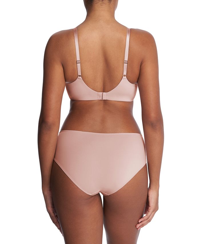 Buy Gravity Contour Underwire Sports Bra in Black Online
