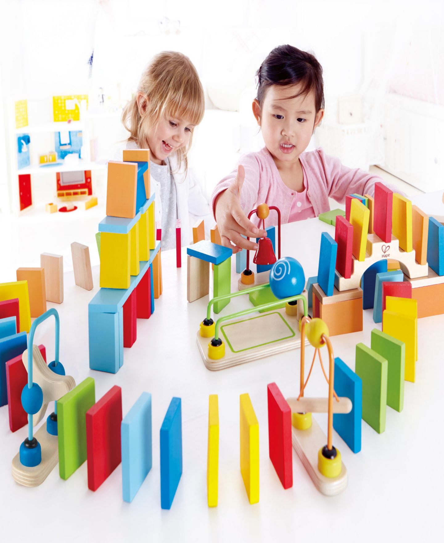 Детский конструктор Hape Dynamo Chain Reaction 107-Piece Construction Set, Ages 3+ — фото 3