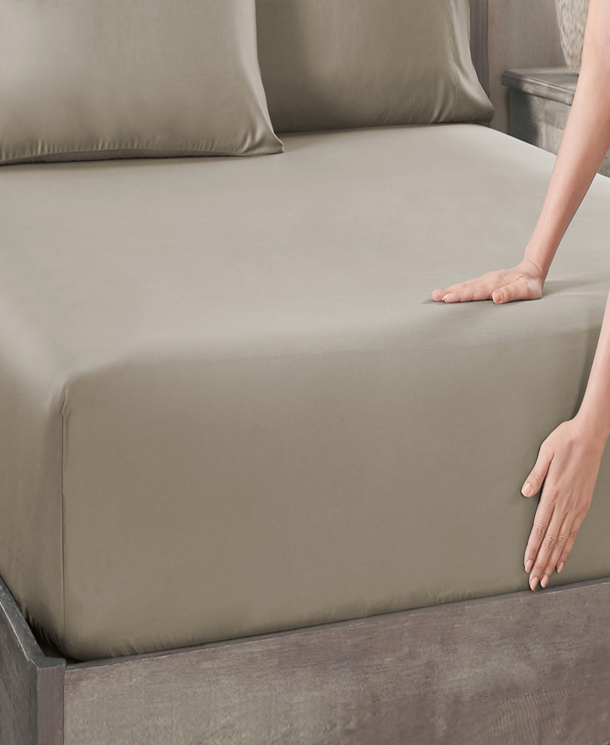 California Design Den 600 Thread Count Fitted Sheet Only - 100% Cotton Sateen, Fully Elasticized with Deep Pockets by