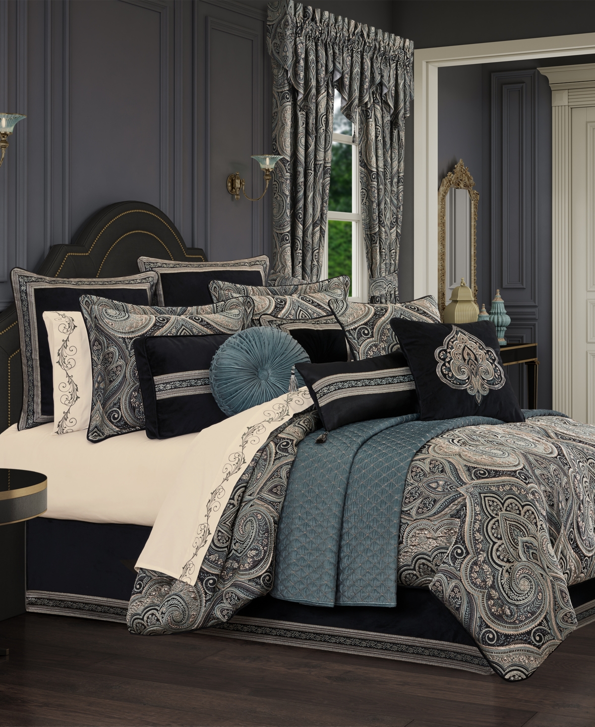 J Queen New York Vincenzo 4pc. Comforter Set, California King In Glacier