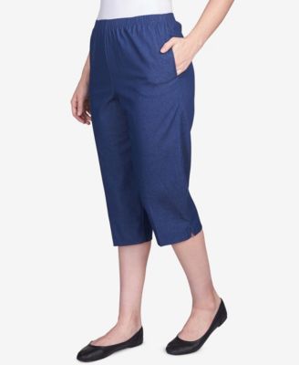 Petite Pull-On Capri Jeans