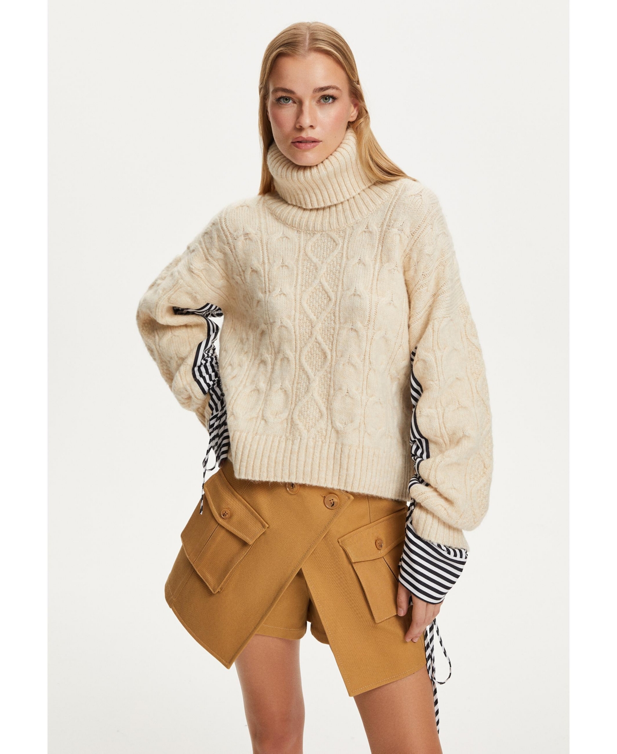 Women's Turtleneck Knit Sweater - Light beige