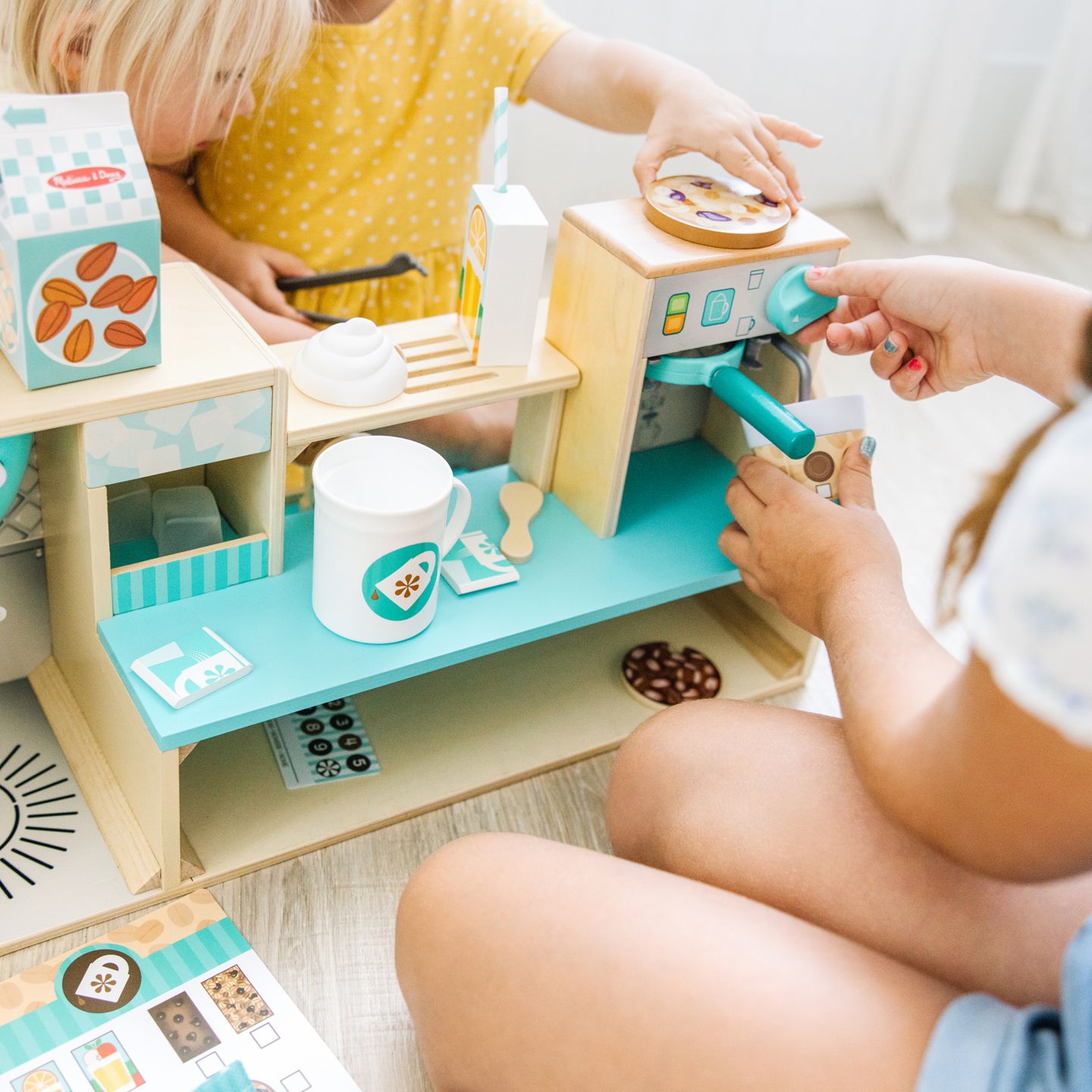 Детские игрушки Melissa and Doug Wooden Cafe Barista Coffee Shop 35 Piece Set — фото 5