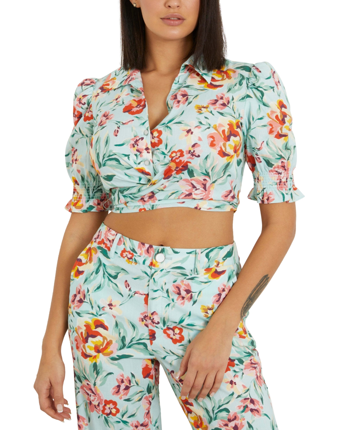Guess Women's Adele Button-front Knot-back Cropped Shirt In Rose Meadows Print