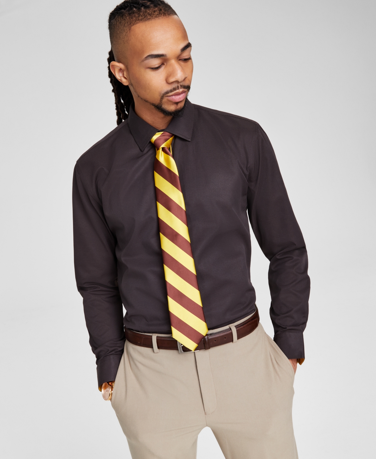 Tayion Collection Men's Slim-fit Gold Trim Solid Dress Shirt In Black And Gold