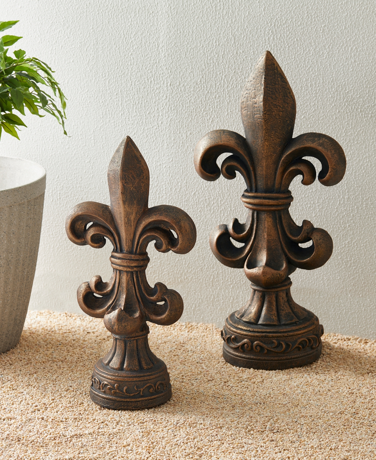 GlitzhomeStanding Fleur De Lis Garden Statue - Bronze