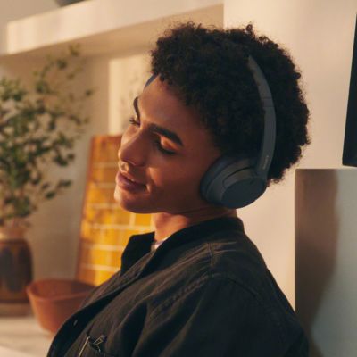 WHCH720N/B Hybrid Wired & Wireless Bluetooth Noise Canceling Headphones