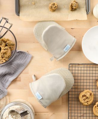 Basics Silicone Basketweave Mini Oven Mitts, Set of 2