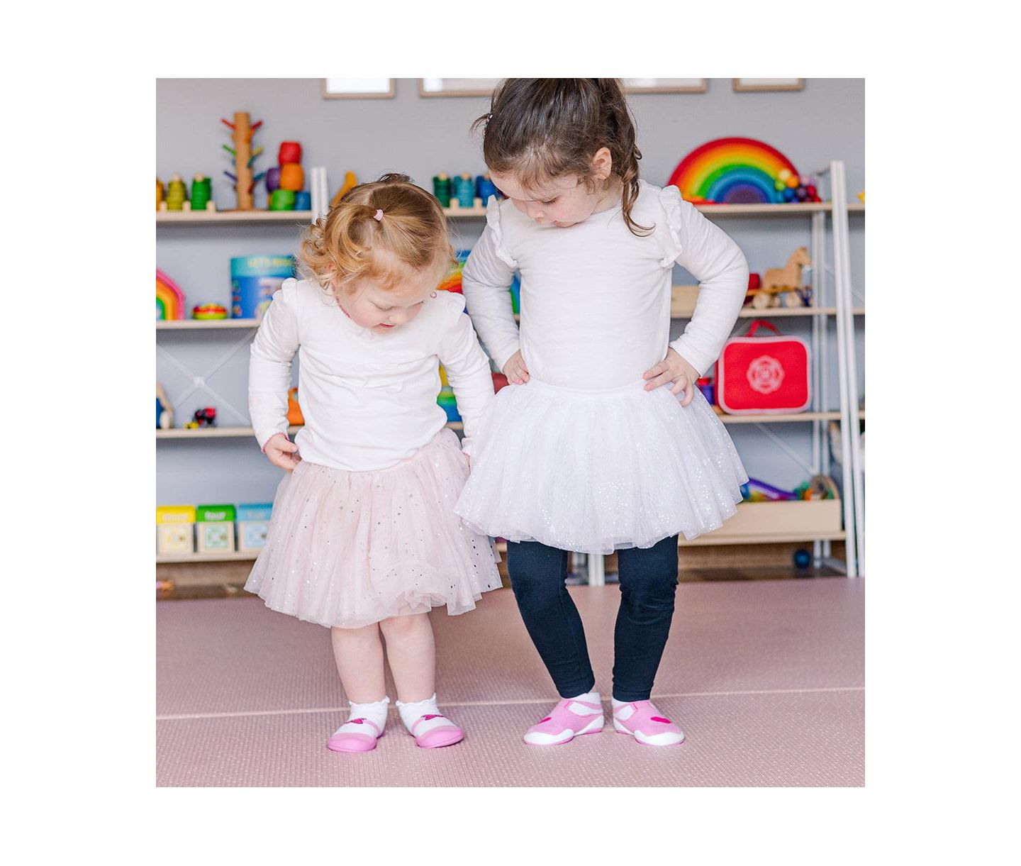 Обувь Komuello Breathable Washable Non-Slip Sock Shoes T-Strap Heart для девочек-малышей — фото 6