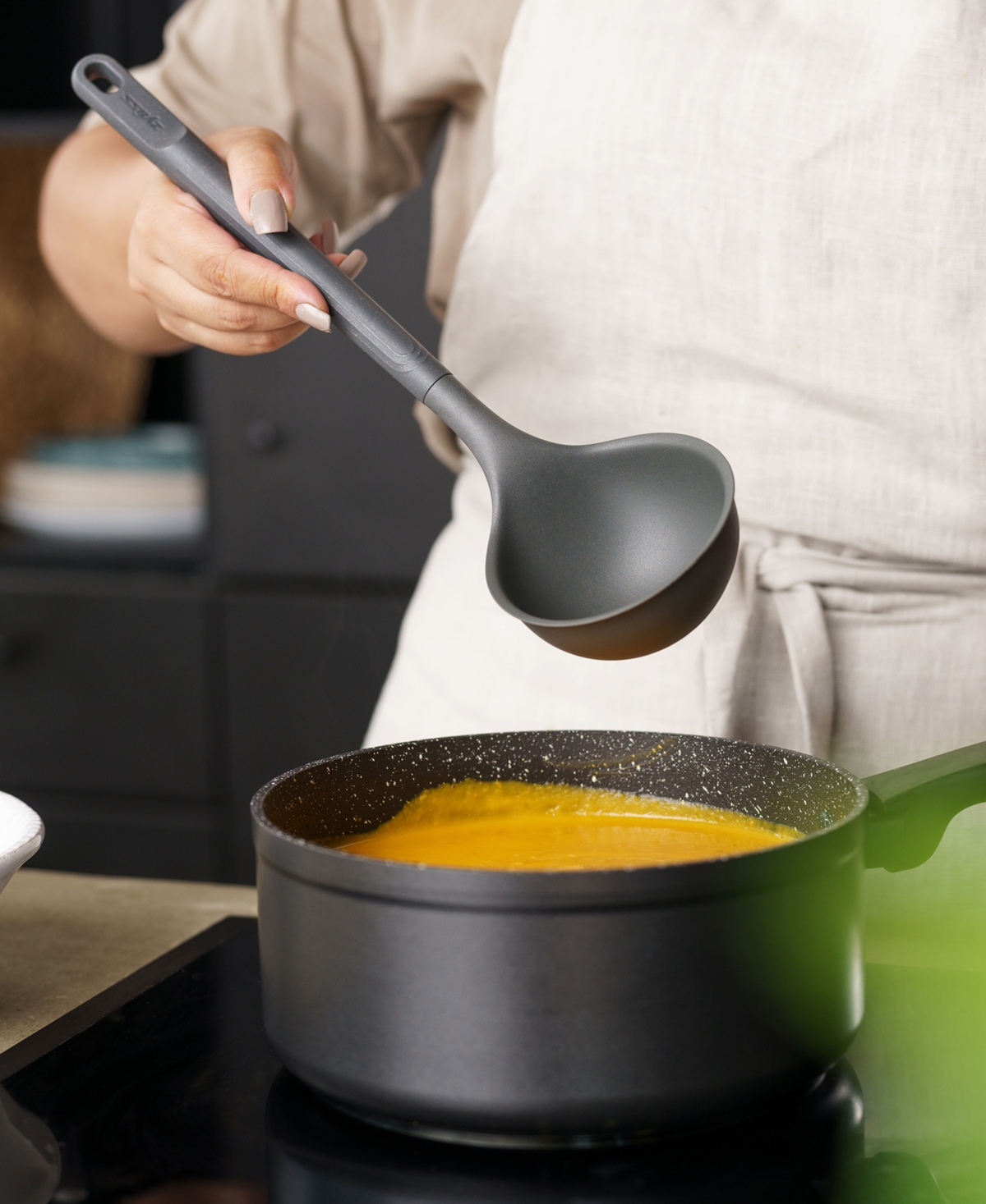 ZYLISS LARGE ERGONOMIC HEAT-RESISTANT LADLE 