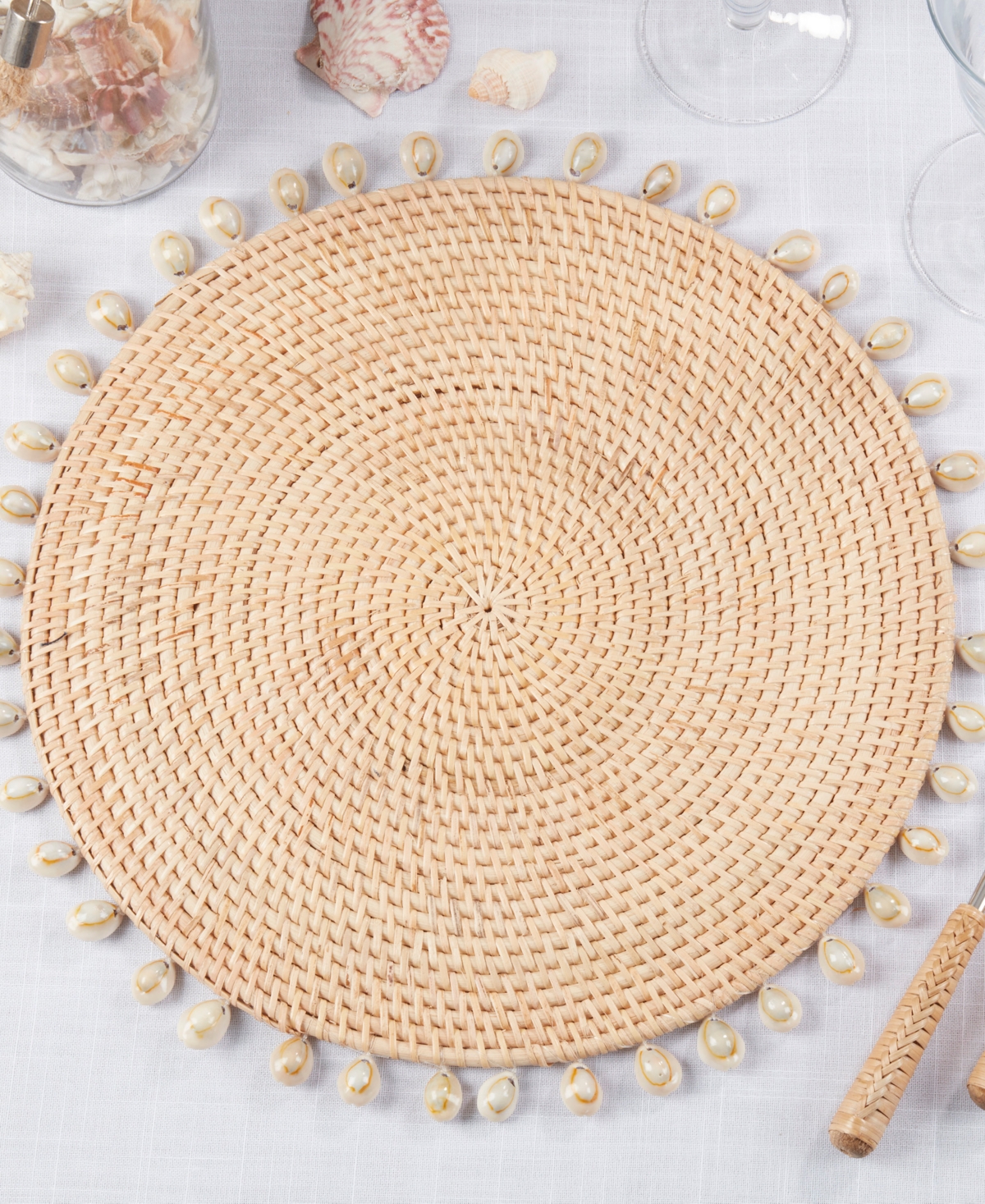Saro Lifestyle Seaside Splendor Shell Rattan Placemat Set Of 4,15"x15" In Natural