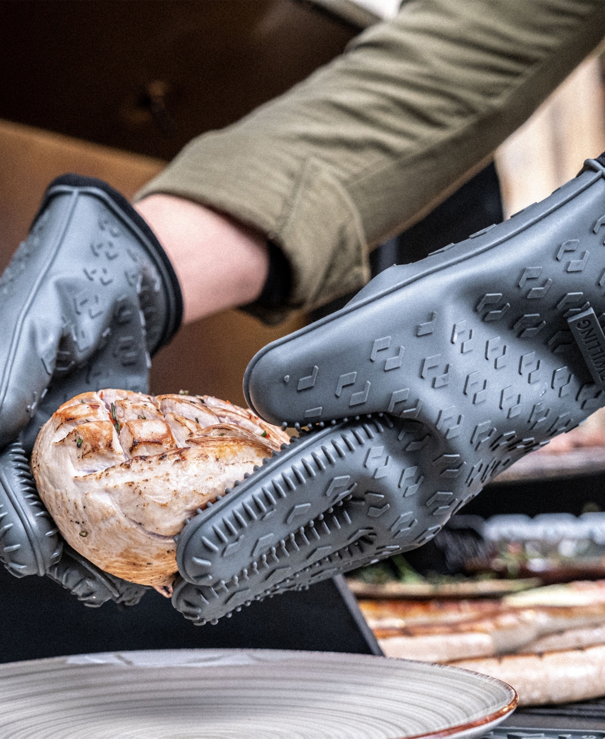 Shop Zwilling Bbq Silicone Gloves In Charcoal