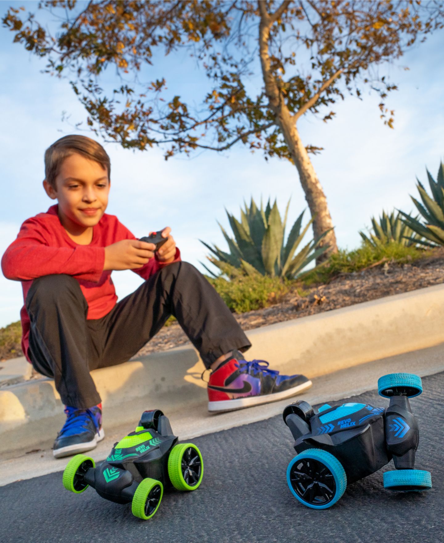 Детская игрушка World Tech Toys Revo Helix Full Function Remote Control Stunt Car, цвет: Разноцветный — фото 2