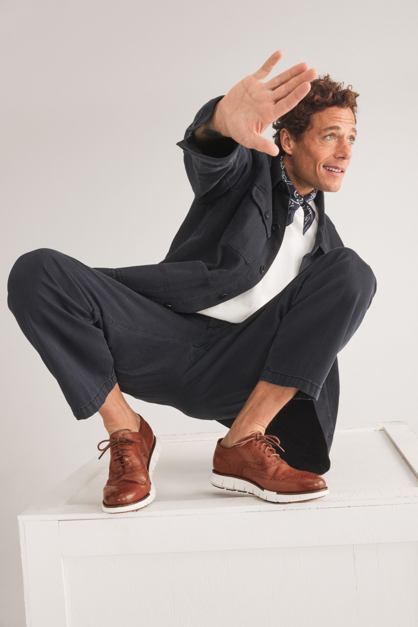 Мужские туфли Cole Haan ZERØGRAND Remastered Lace-Up Wingtip Oxford, цвет: Рыжевато-коричневый / Слоновая кость — фото 9