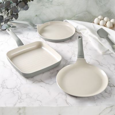 Balance Non-stick Ceramic Omelet pan 10", Recycled Aluminum