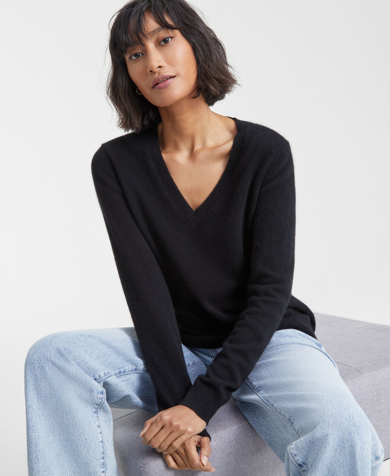 100% Cashmere Petite V-Neck Long-Sleeve Sweater