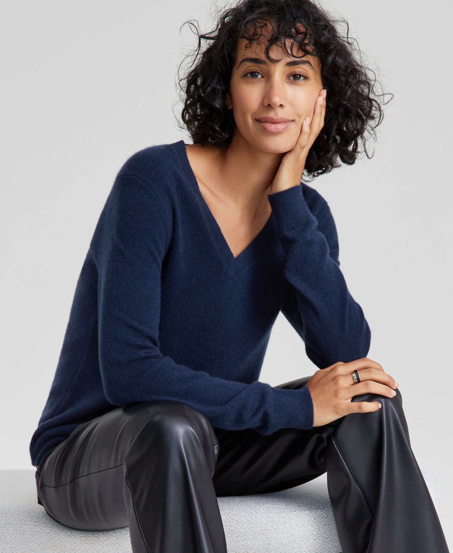 100% Cashmere Petite V-Neck Long-Sleeve Sweater