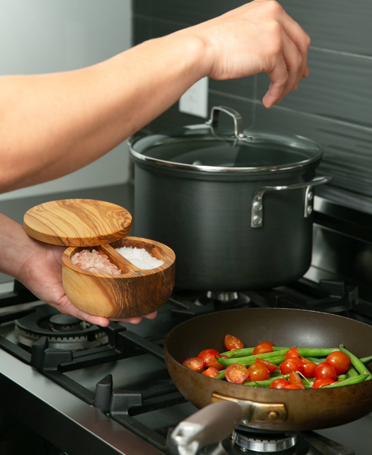 RSVP INTERNATIONAL OLIVE WOOD 8 OUNCE SALT BOX