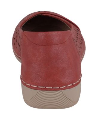 Women's Nysha Round Toe Laser Cut Flats