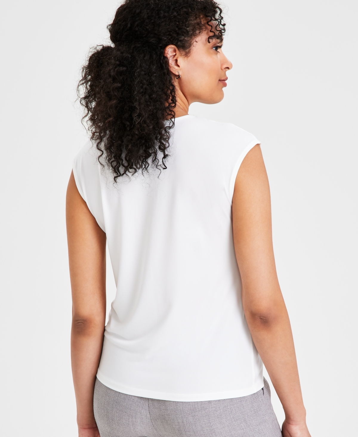 Kasper Women's Sleeveless Ruffled V-Neck Top