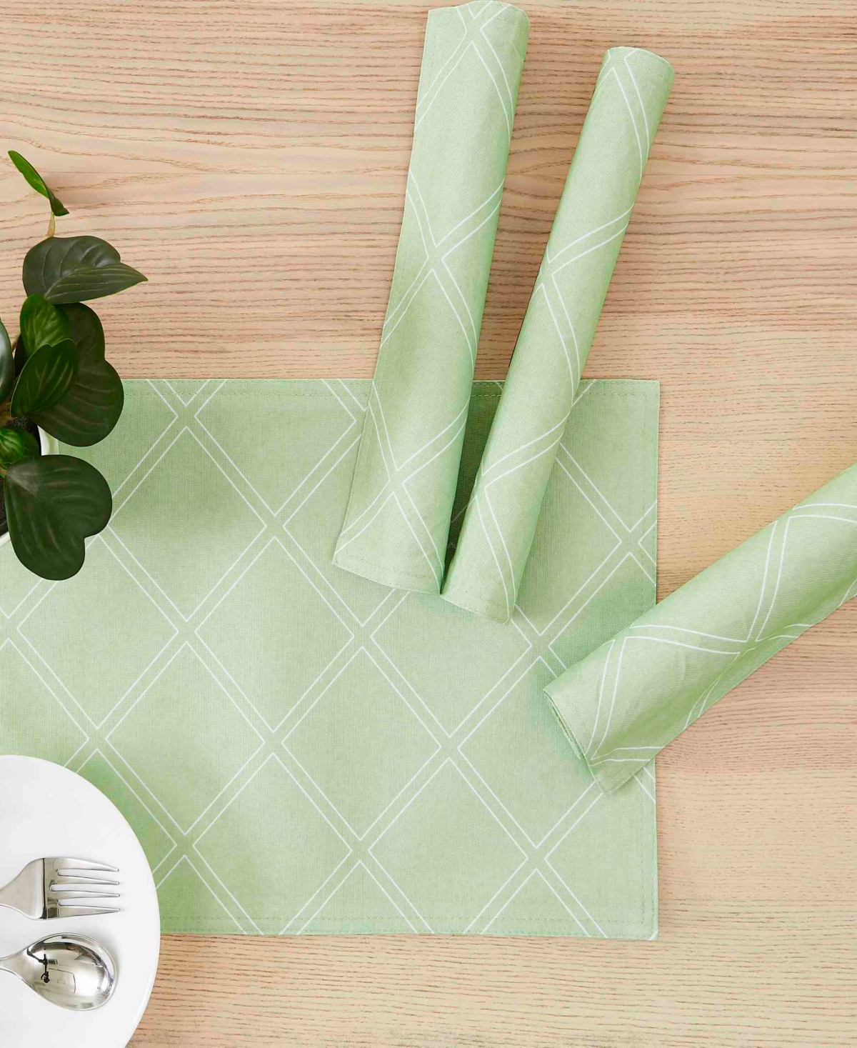 Avanti Harbor Trellis Water-resistant Indoor And Outdoor Placemats, Set Of 4, 13" X 19" In Seafoam