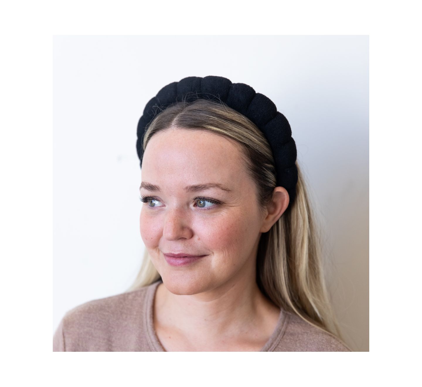 Женские аксессуары для волос Headbands of Hope The Croissant Headband - Black — фото 3